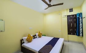 Spot On 44295 Sarnath Tourist Guest House